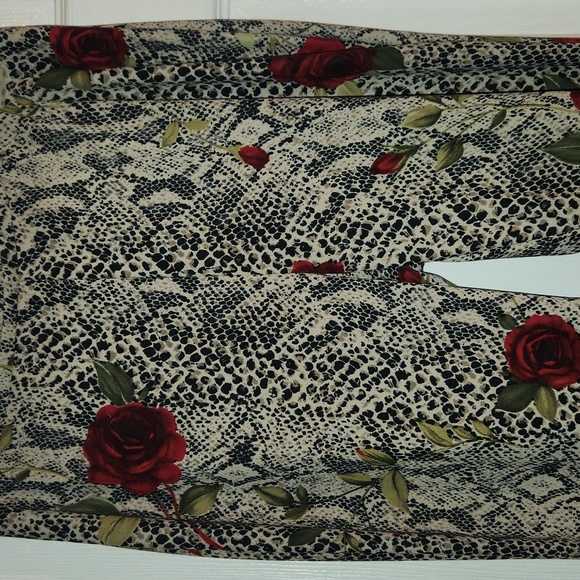 Express snakeskin/rose print pants - Picture 2 of 4